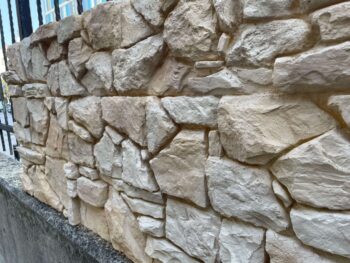 Pizarra Sandy – İç ve Dış Mekan için (Poliüretan) 3B Taş Görünümlü Duvar Paneli (123 cm x 58 cm) - Görsel 4