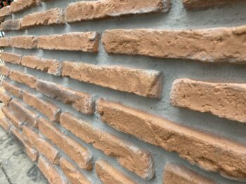 Roma Brick Naranja – İç ve Dış Mekan için (Poliüretan) 3B Tuğla Görünümlü Duvar Paneli (117 cm x 52 cm) - Görsel 4